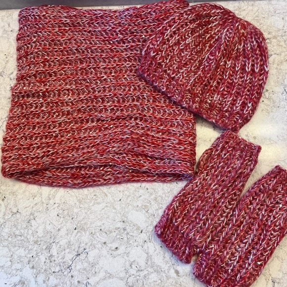 New red & white Curations  Caravan  scarf beenie mitten bundle - Picture 5 of 7